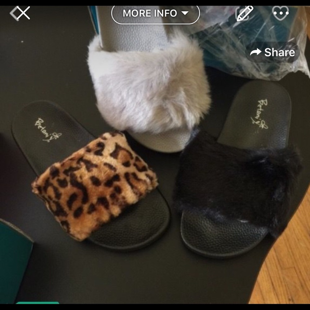 Youth furry sandals